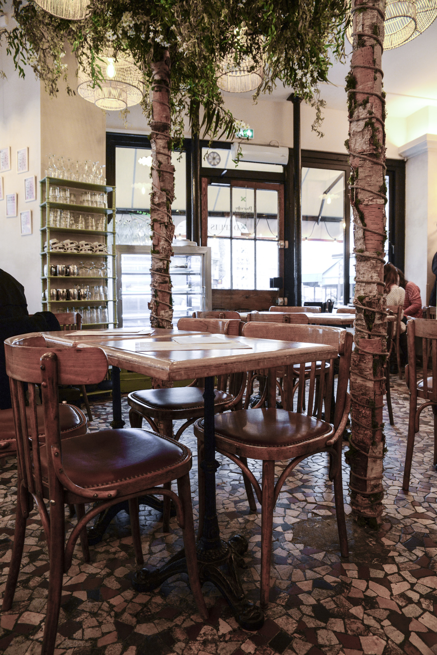La décoration du restaurant L'arbre à Cannelle a été réalisée par Le Studio Emma Roux, agence de décoration à Paris.