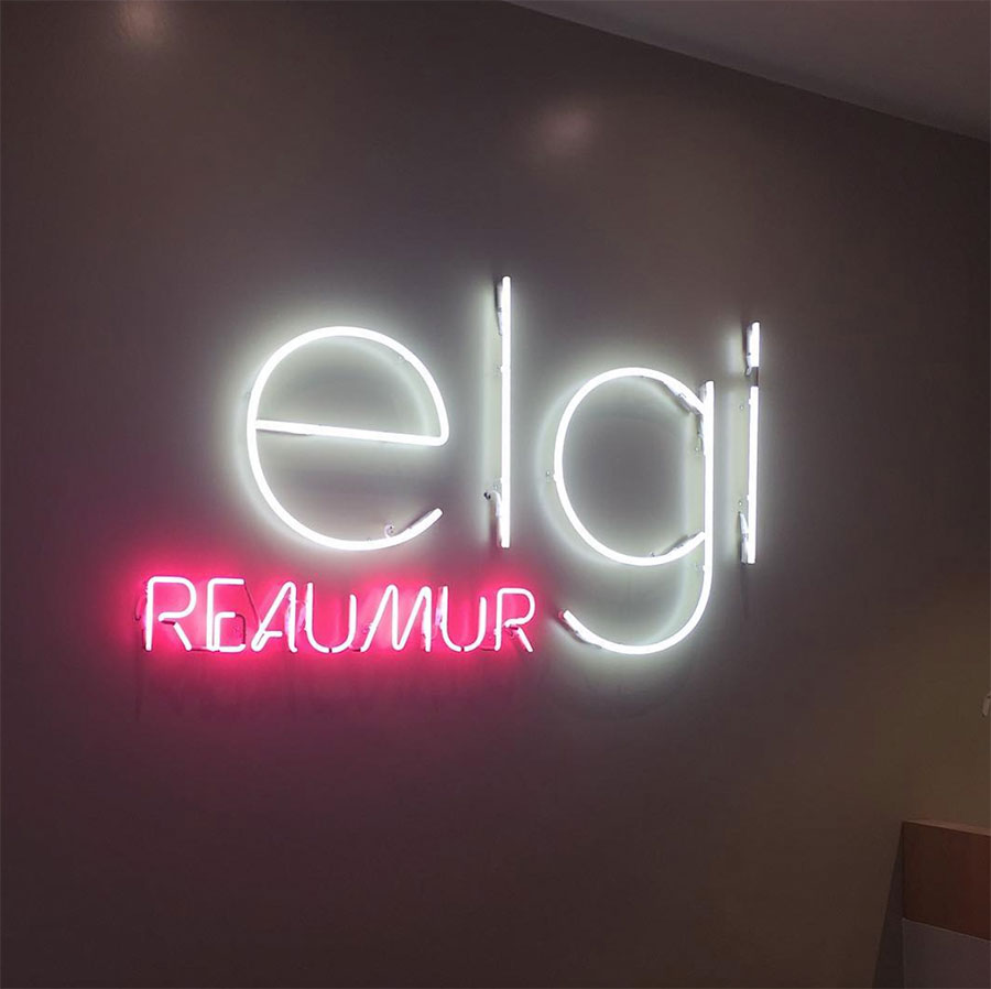 Le Studio Emma Roux a été choisi pour la décoration du restaurant Elgi à Paris. Couleurs, néons et modernité sont au rendez vous.